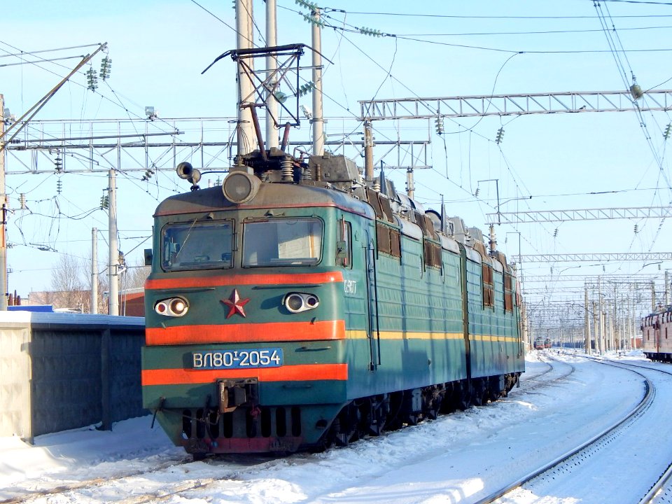 ВЛ80Т-2054,_Россия,_Самарская_область,_станция_Сызрань_(Trainpix_216241)