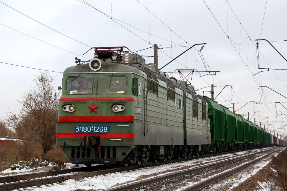 ВЛ80Т-1268,_Казахстан,_Карагандинская_область,_перегон_Майкудук_-_Караганда_(Trainpix_179039)