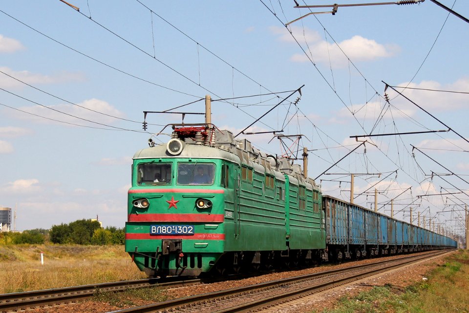 ВЛ80Т-1302,_Казахстан,_Карагандинская_область,_перегон_Караганда_-_Караганозек_(Trainpix_204020)