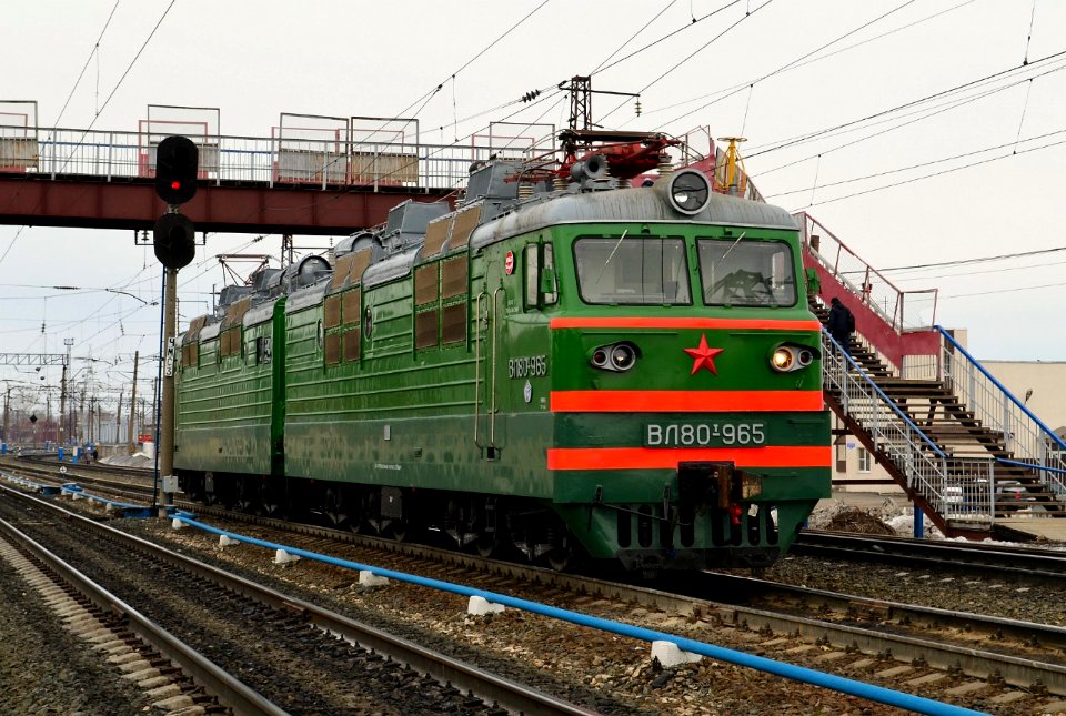 ВЛ80Т-965,_Россия,_Пензенская_область,_перегон_Пенза-III_-_Заречный_парк_(Trainpix_95449)