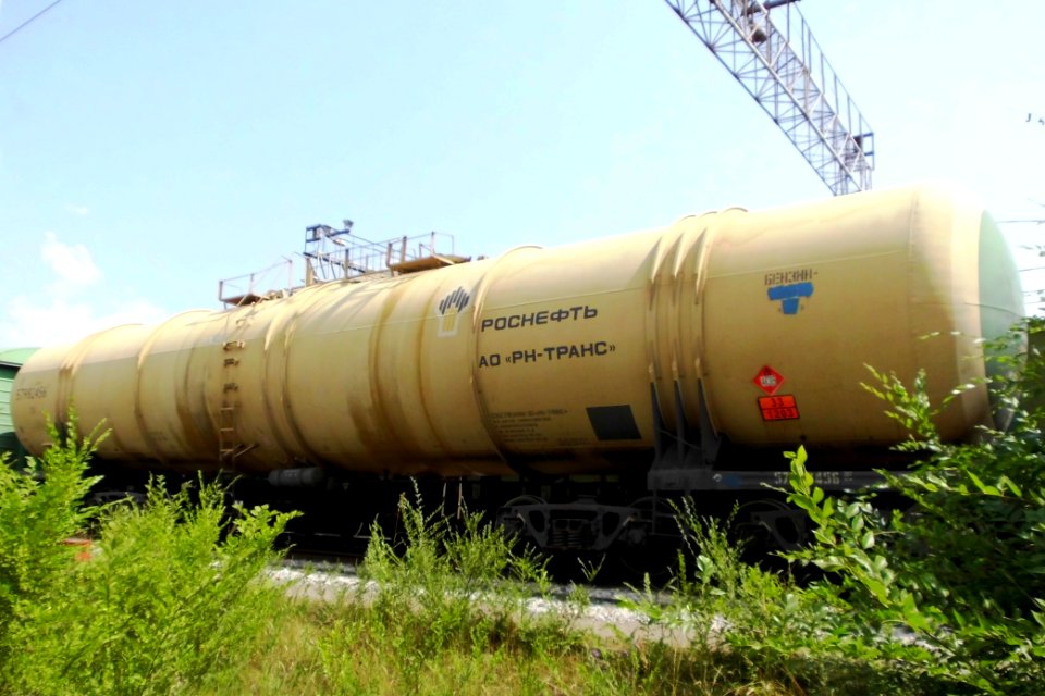 Вагон-цистерна_для_нефти_и_светлых_нефтепродуктов_f014