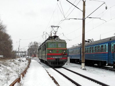 ВЛ80С-553,_Kazakhstan,_Karaganda_region,_Karaganda-Sorting_station_(Trainpix_36203)