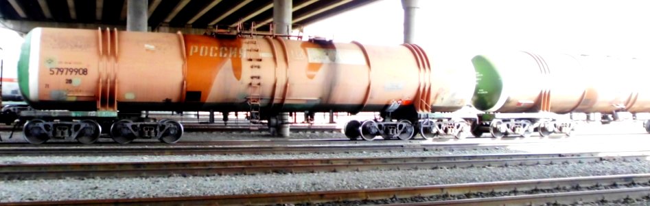 Вагон-цистерна_для_нефти_и_светлых_нефтепродуктов_f010