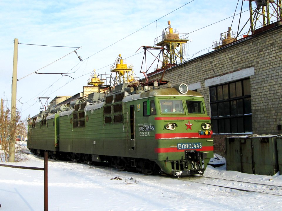 ВЛ80С-443,_Казахстан,_Карагандинская_область,_депо_Караганда-Сортировочная_(Trainpix_86202)