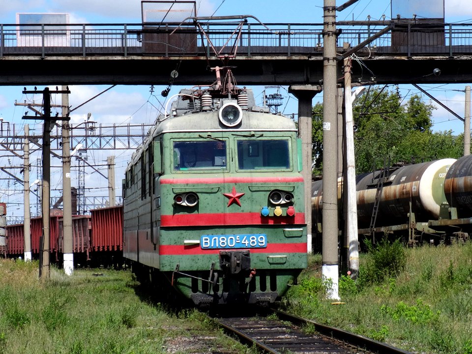ВЛ80С-489,_Kazakhstan,_Karaganda_region,_Karaganda-Sorting_station_(Trainpix_139473)