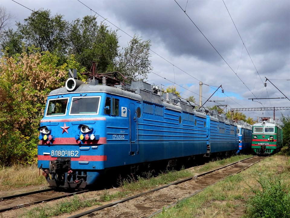 ВЛ80С-445,_Kazakhstan,_Karaganda_region,_Karaganda_depot_(Trainpix_143435)
