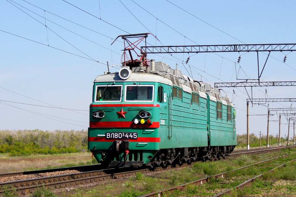ВЛ80С-445,_Казахстан,_Карагандинская_область,_перегон_Караганда-Сортировочная_-_Кокпекты_(Trainpix_164058)