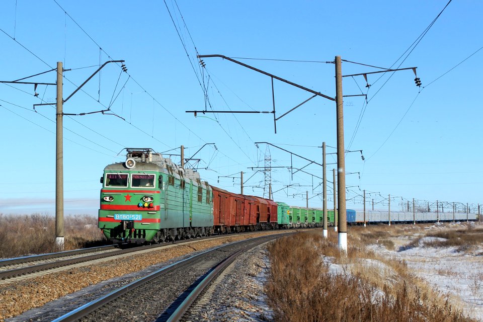 ВЛ80С-521,_Казахстан,_Карагандинская_область,_перегон_Жана_Караганды_-_Майкудук_(Trainpix_149426)