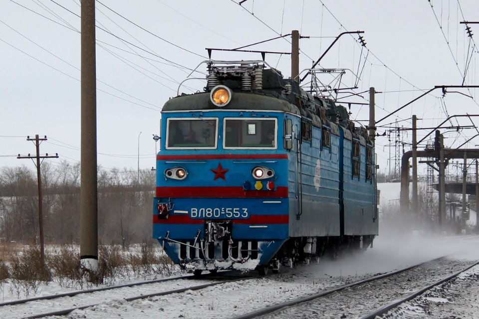 ВЛ80С-553,_Казахстан,_Карагандинская_область,_перегон_Караганда_-_Майкудук_(Trainpix_183972)
