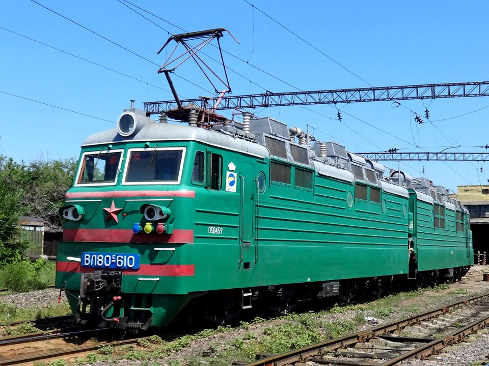 ВЛ80С-610,_Kazakhstan,_Karaganda_region,_Karaganda_depot_(Trainpix_137007)