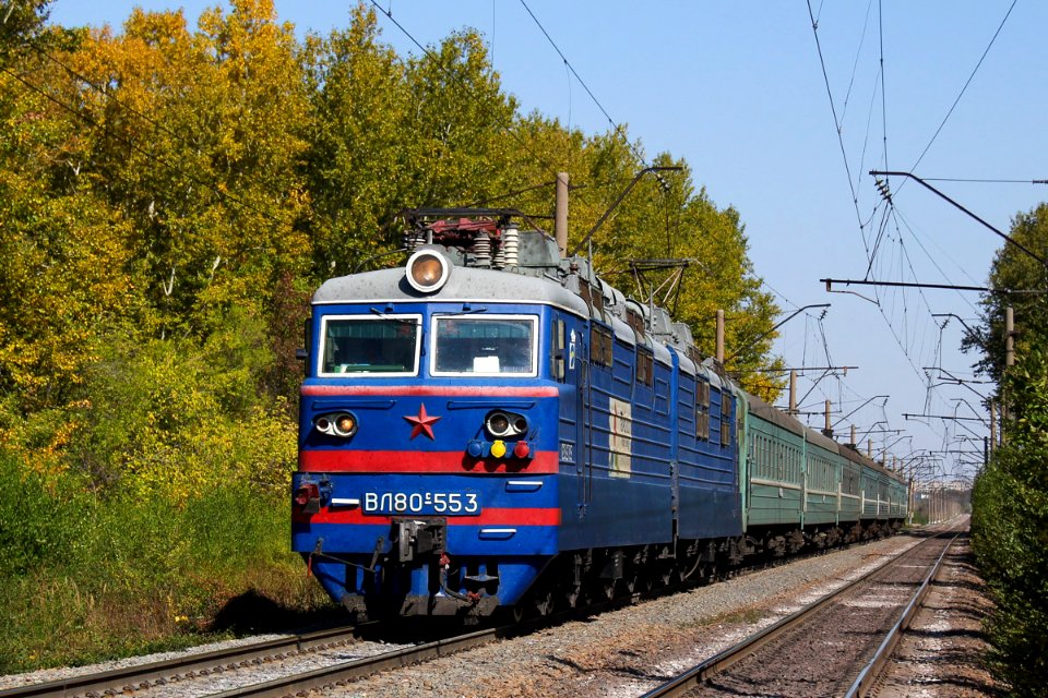 ВЛ80С-553,_Казахстан,_Карагандинская_область,_перегон_Жана_Караганды_-_Майкудук_(Trainpix_205475)