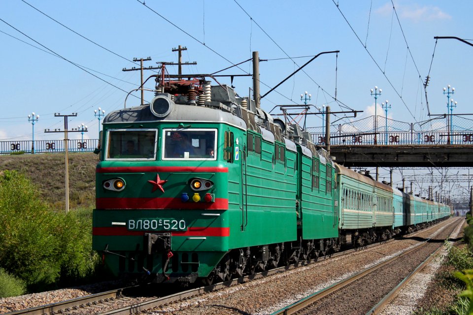ВЛ80С-520,_Казахстан,_Карагандинская_область,_перегон_Жана_Караганды_-_Майкудук_(Trainpix_199043)