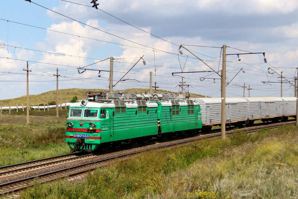 ВЛ80С-453,_Казахстан,_Карагандинская_область,_перегон_Карабас_-_Топар_(Trainpix_171343)