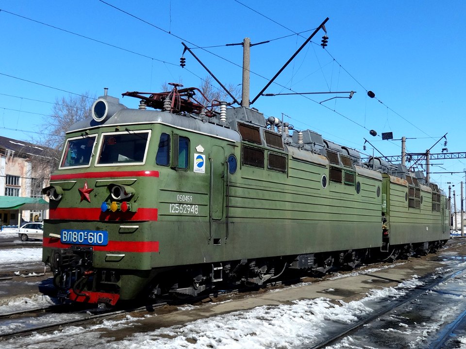 ВЛ80С-610,_Kazakhstan,_Karaganda_region,_Karaganda_depot_(Trainpix_128745)