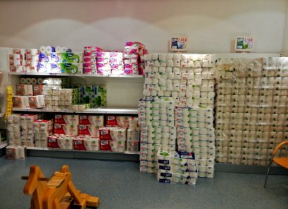 Überbevorratung_Toilettenpapier_Drogeriemarkt_Januar_2021_Goettingen