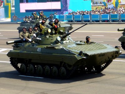 БМП-2_на_военном_параде_в_Астане_7_мая_2015_года