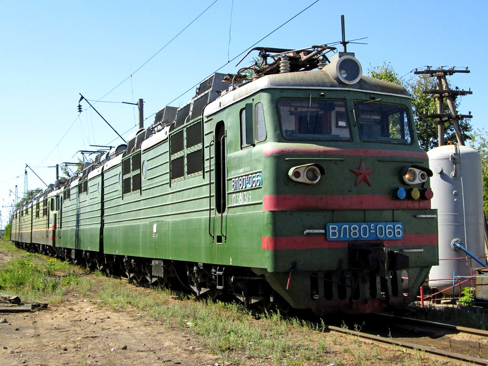 ВЛ80С-066,_Казахстан,_Карагандинская_область,_депо_Караганда-Сортировочная_(Trainpix_109282)