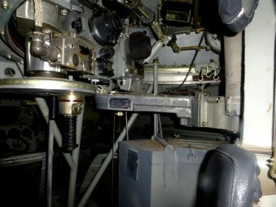 БТР-80А._Вид_на_место_оператора-стрелка-1