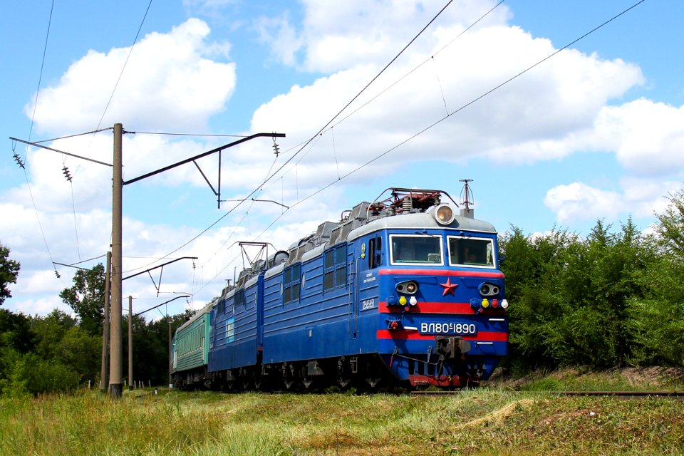 ВЛ80С-1890,_Kazakhstan,_Karaganda_region,_Karaganda-Sorting_station_(Trainpix_201287)