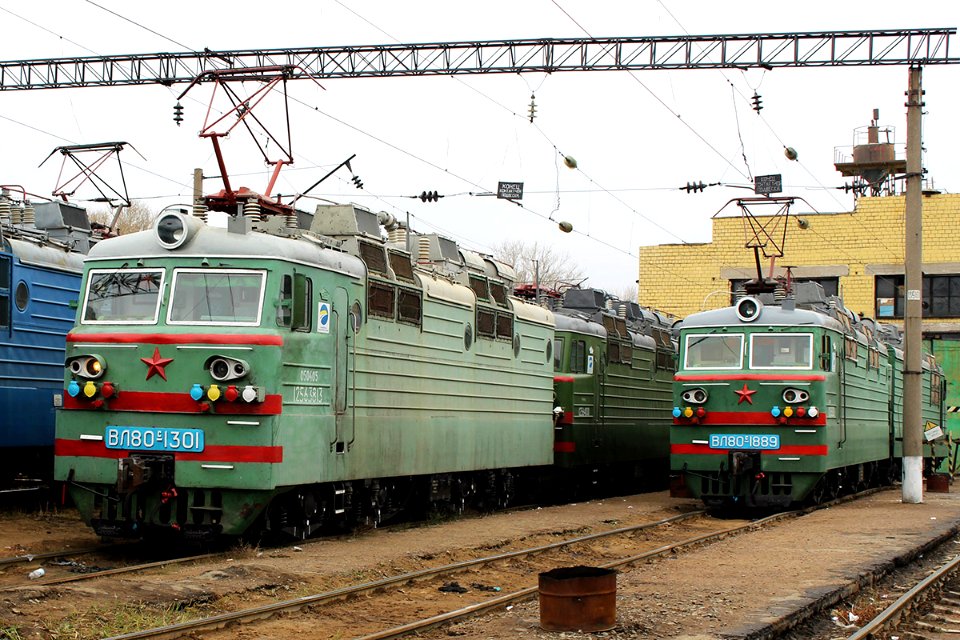 ВЛ80С-1889,_Kazakhstan,_Karaganda_region,_Karaganda_depot_(Trainpix_145499)