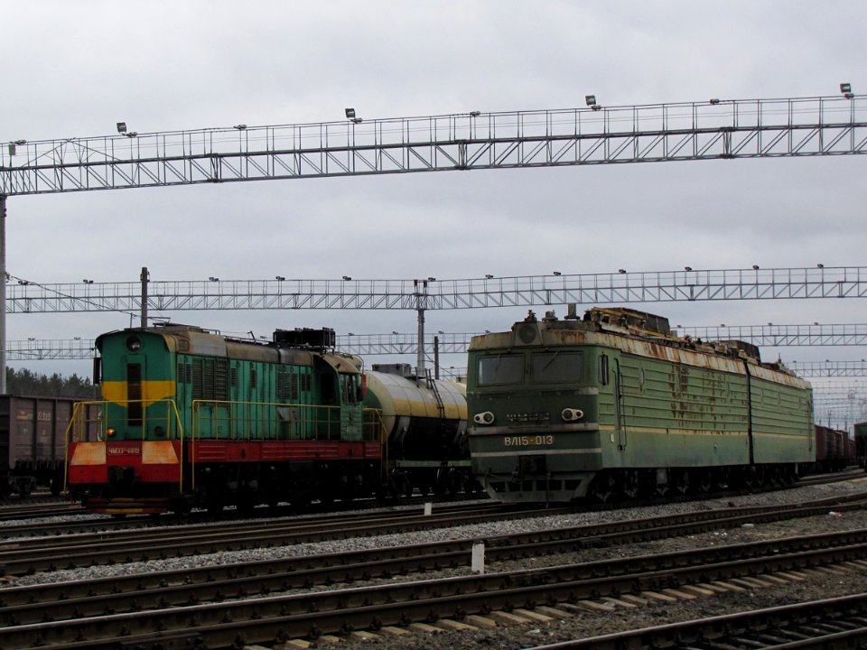 ВЛ15-013,_Russia,_Moscow_region,_Orekhovo-Zuyevo_station_(Trainpix_205271)