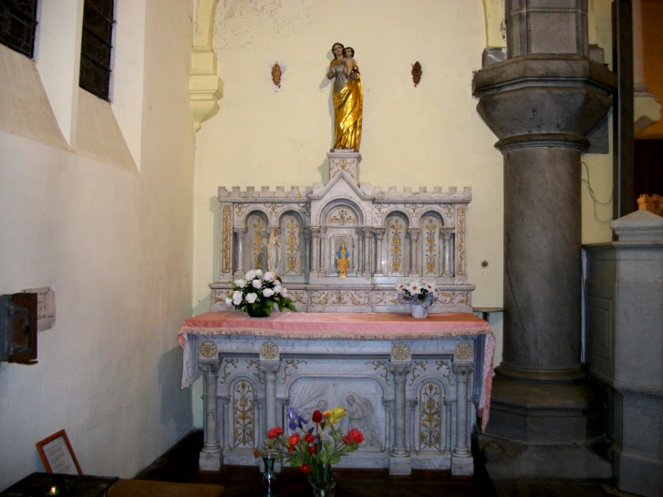 Église_Saint-Roch_de_Loures-Barousse_02