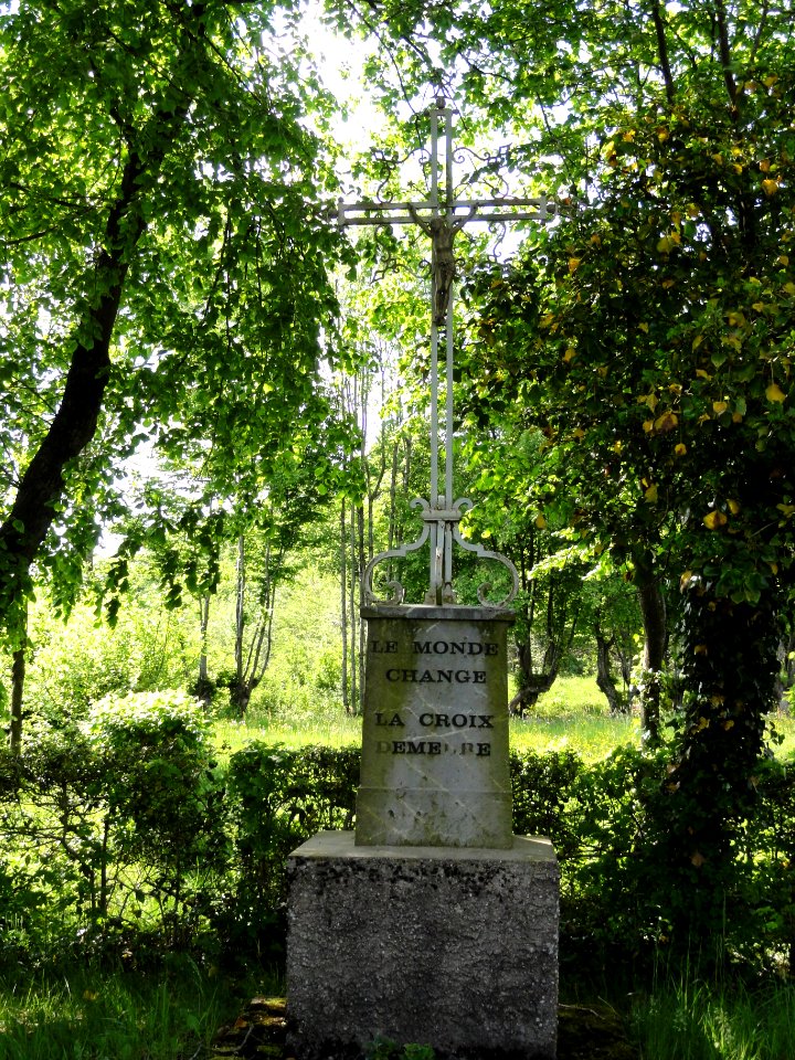 Éteignières_(Ardennes)_Croix_de_chemin