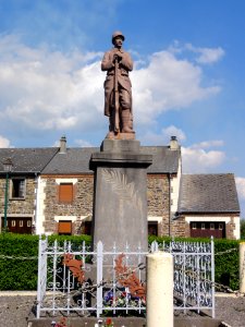 Éteignières_(Ardennes)_Monument_aux_morts_de_la_commune