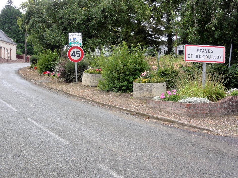 Étaves-et-Bocquiaux_(Aisne)_city_limit_sign