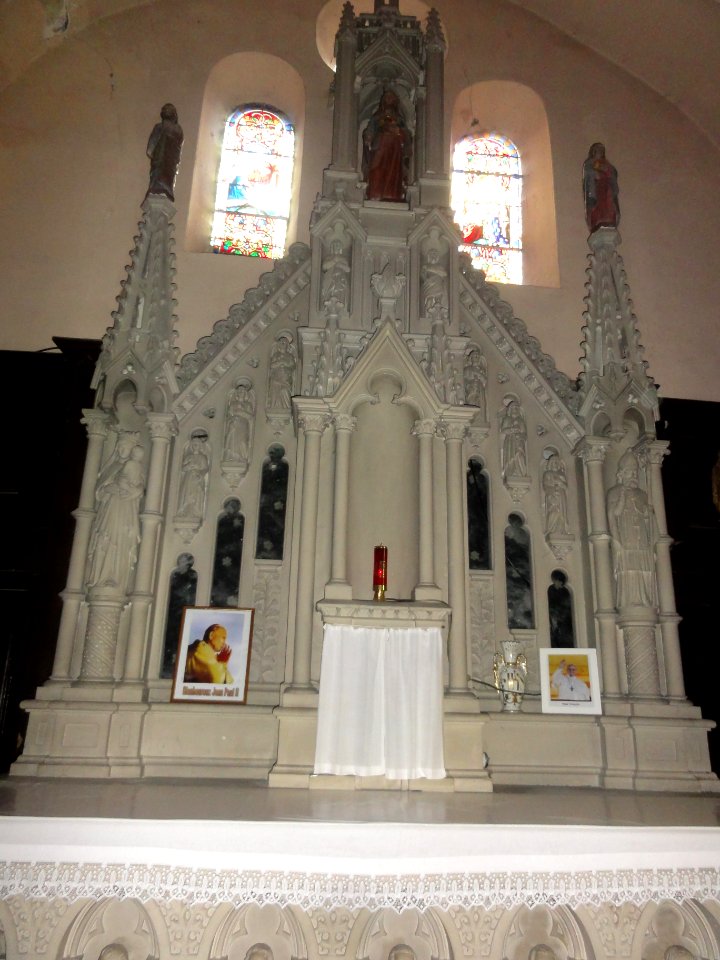 Étréaupont_(Aisne)_Église_Saint-Martin,_grand_autel,_statues_parti_haute