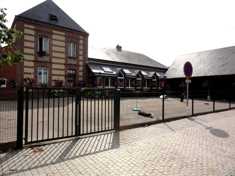 Étoutteville_(Seine-Mar.)_école