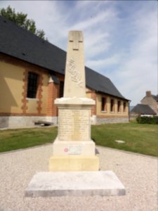 Étoutteville_(Seine-Mar.)_monument_aux_morts
