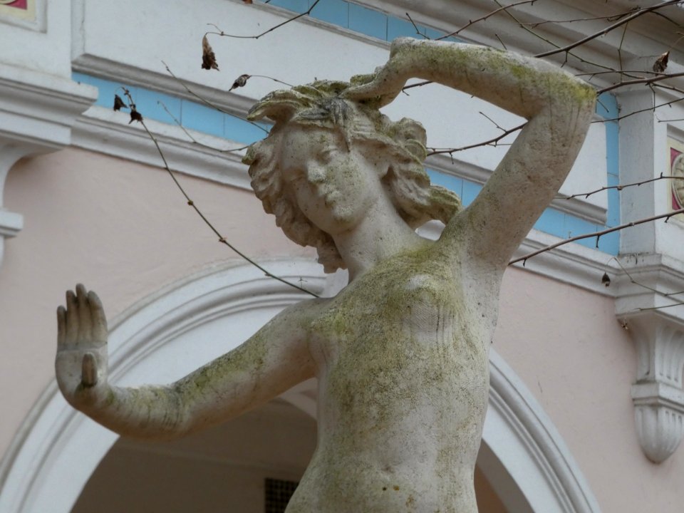 Évians-les-Bains_-_Buvette_Cachat_-_Fontaine_extérieure_-_Apothéose_-_Haut