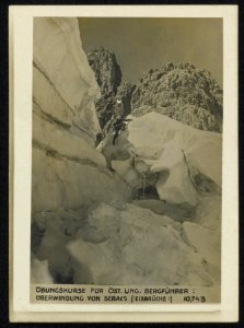 Übungskurse_für_Öst.Ung._Bergführer_Überwindung_von_seracs_(Eisbrüche).,_Bestanddeelnr_158-1587