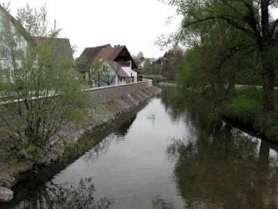 Überschwemmungsschutzmauer_links_an_der_Bühler_in_Bühlertann