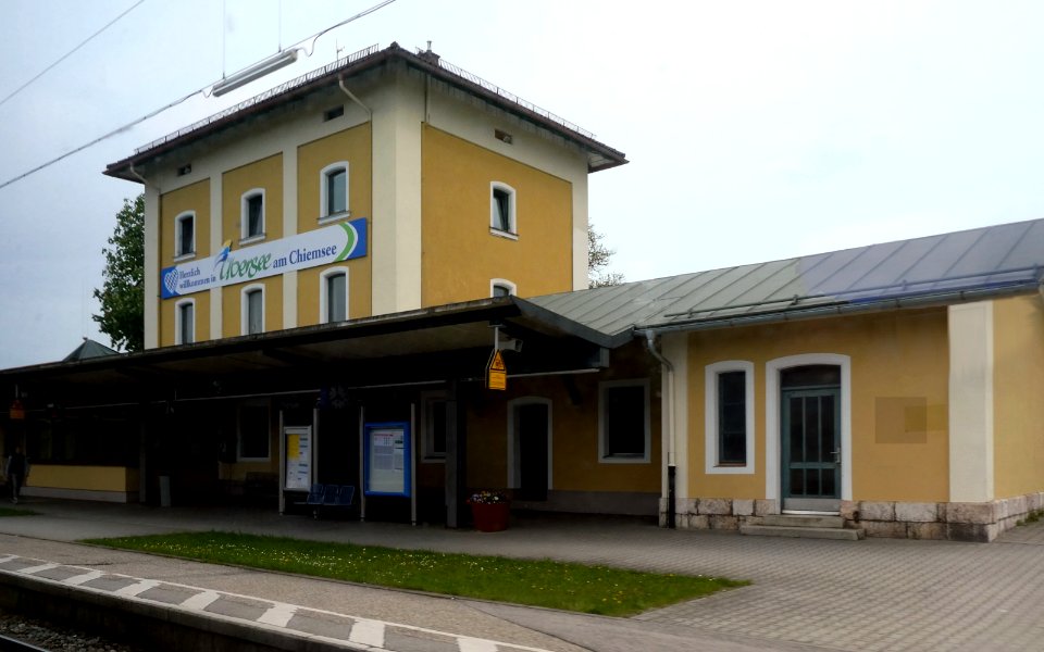 Übersee,_Bahnhof_v_NW,_1