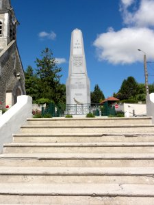Évergnicourt_(Aisne)_monument_aux_morts