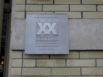 Évian-les-Bains_-_Anciens_thermes_-_Plaque_Patrimoine_du_XXe_siècle photo