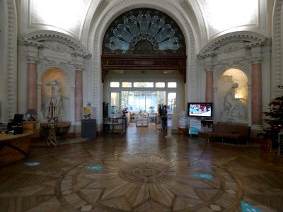 Évian-les-Bains_-_Anciens_thermes_-_Hall_côté_boutique