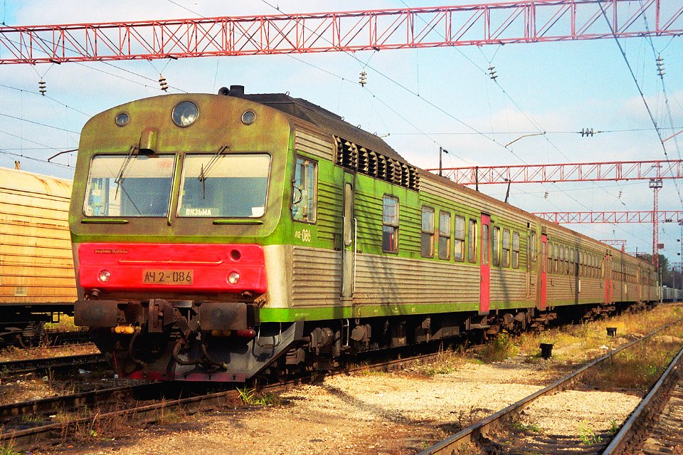 АЧ2-086,_Russia,_Smolensk_region,_Vyazma_station_(Trainpix_152140)