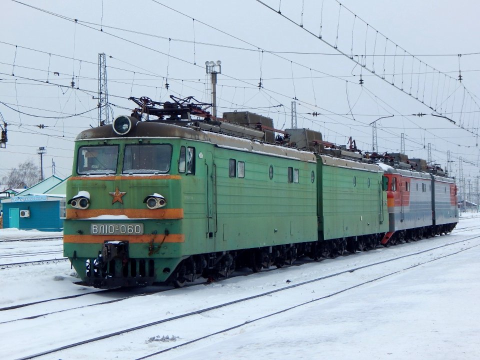 ВЛ10У-060,_Россия,_Самарская_область,_станция_Сызрань-I_(Trainpix_215483)