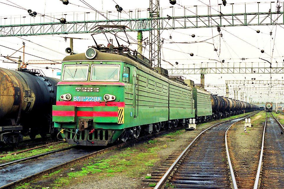 ВЛ11М-229,_Russia,_Moscow_region,_Volokolamsk_station_(Trainpix_166520)