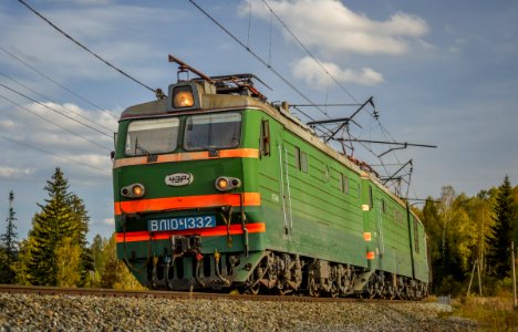 ВЛ10К-1332,_Россия,_Кемеровская_область,_перегон_Бирюлинская_-_Барзас_(Trainpix_143193)