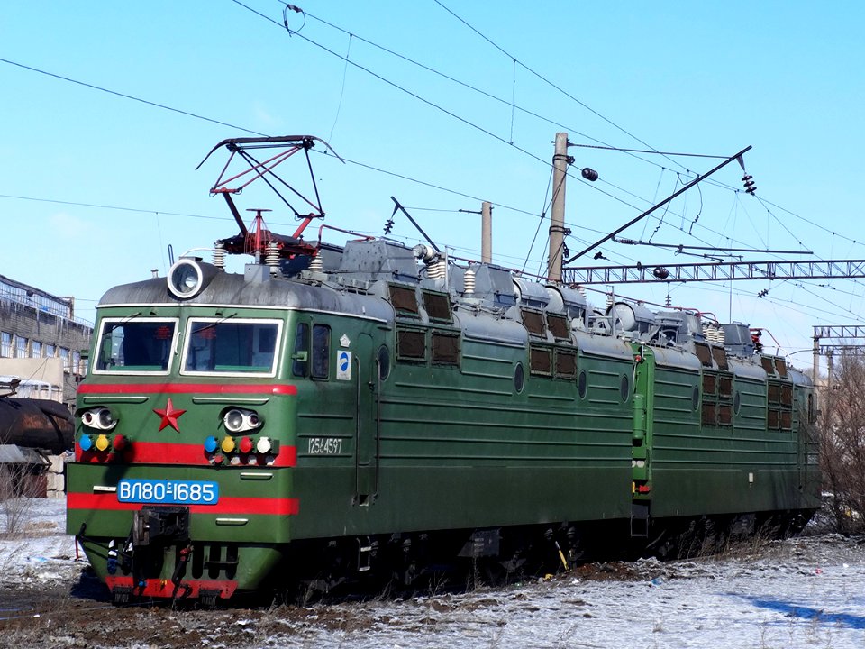 ВЛ80С-1685,_Kazakhstan,_Karaganda_region,_Karaganda_depot_(Trainpix_126144)