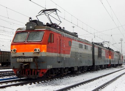 ВЛ10К-1077,_Россия,_Самарская_область,_станция_Сызрань-I_(Trainpix_211429)