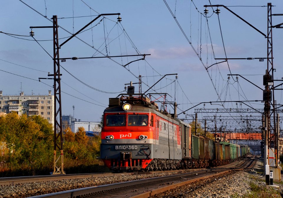 ВЛ10У-360,_Russian,_Chelyabinsk_region,_Miass-I_station_(Trainpix_178314)