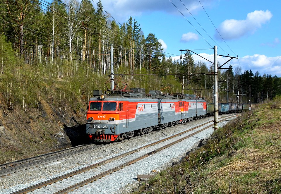 ВЛ10У-264,_Russia,_Chelyabinsk_region,_Floysovaya_-_Syrostan_stretch_(Trainpix_196298)