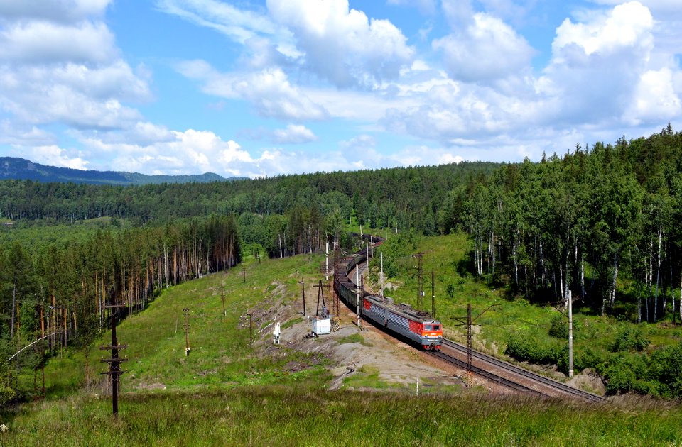 ВЛ10У-297,_Russia,_Chelyabinsk_region,_Khrebet_-_Syrostan_stretch_(Trainpix_200754)