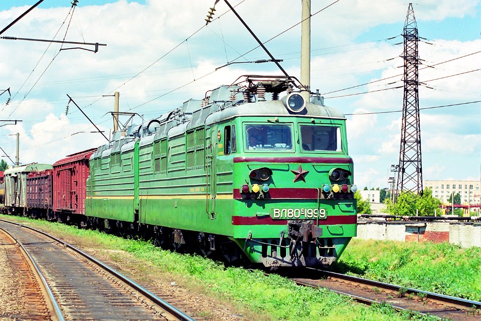 ВЛ80С-1999,_Russia,_Saratov_region,_Saratov-I-Passenger_-_Saratov-II_stretch_(Trainpix_171558)