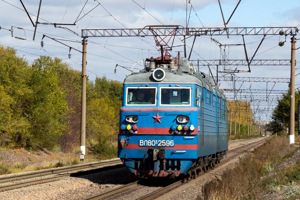 ВЛ80С-2596,_Казахстан,_Карагандинская_область,_перегон_Майкудук_-_Жана_Караганды_(Trainpix_149155)